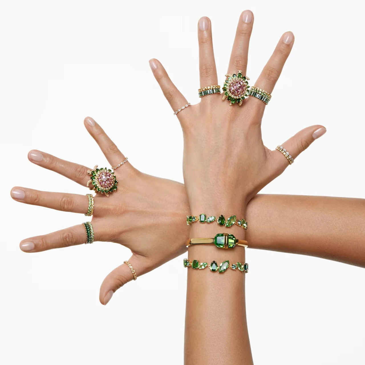 Matrix Ring, Baguette Cut, Green, Gold-Tone Plated 5648909 (Size 55/M/7) | Swarovski 8 Matrix Ring, Baguette Cut, Green, Gold-Tone Plated 5648909 (Size 55/M/7) | Swarovski - Image 6