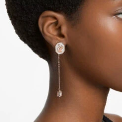 Signum Drop Earrings, Swan, White, Rose Gold-Tone Plated 5628569 | Swarovski -SWAROVSKI shop f63a45b0 f228 5b52 a03d 840b68c4847d 54169.1659332268